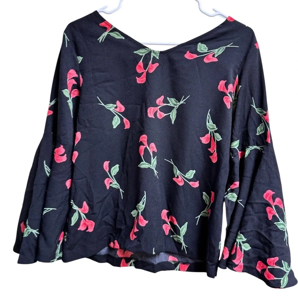 Carmen Marc Valvo Black Floral Bell Sleeve Blouse Top Size Small - Picture 2 of 4